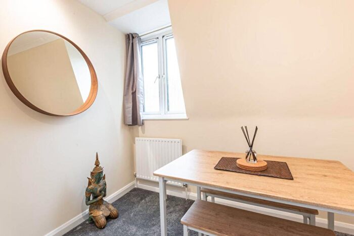 2 Bedroom Flat To Rent In Chalton Street, Euston, London, NW1