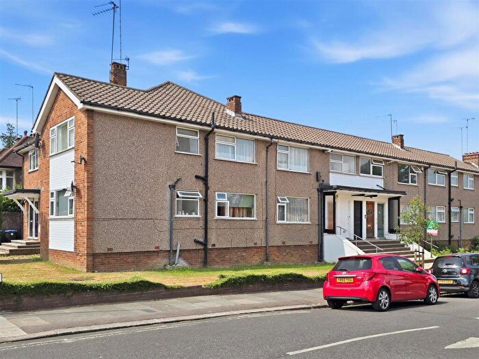2 Bedroom Flat For Sale In Uvedale Road, Enfield, EN2