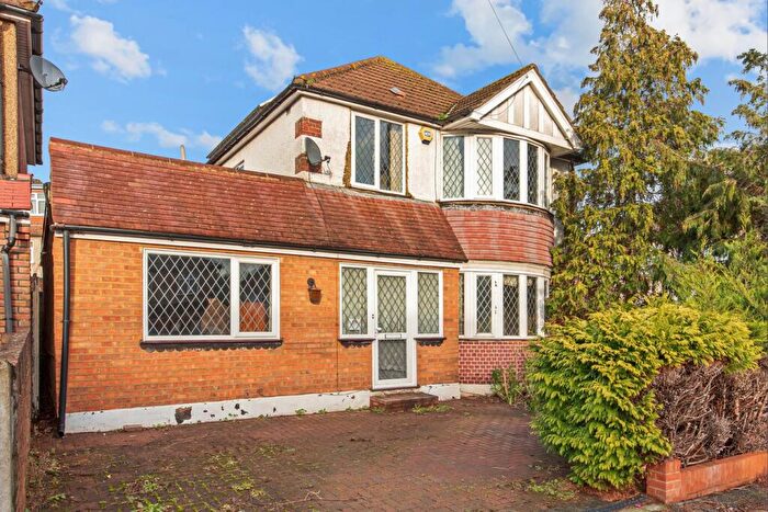 3 Bedroom Detached House For Sale In College Avenue, Harrow, HA3
