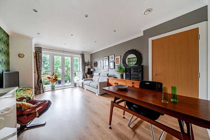 1 Bedroom Flat For Sale In St. Catherines Close, Raynes Park, London, SW20