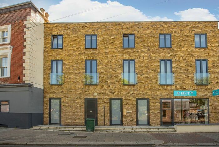 1 Bedroom Flat To Rent In Queens Road, Teddington, TW11