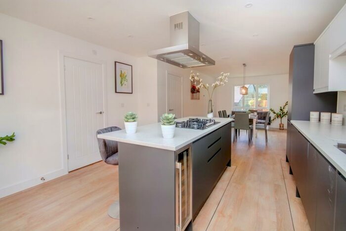 6 Bedroom Detached House To Rent In Harrys Orchard, Brislington, BS4