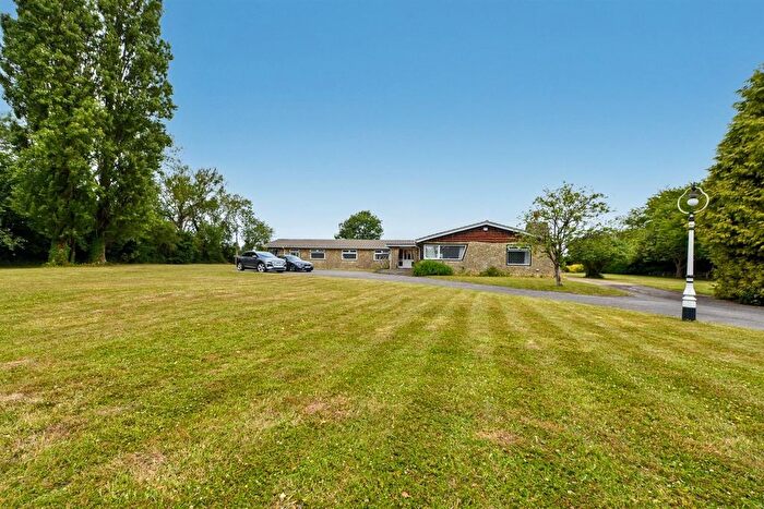 6 Bedroom Detached Bungalow For Sale In Wilsons Lane, East Farleigh, Maidstone, ME15