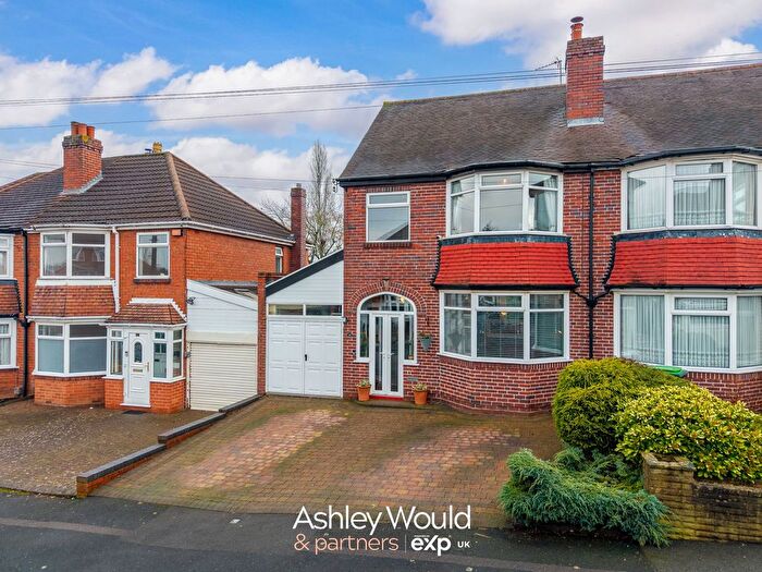 3 Bedroom Semi Detached House For Sale In Pitcairn Road, Smethwick, B67