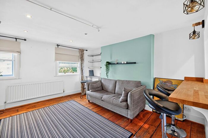 2 Bedroom Flat To Rent In Grange Road, London, SE1