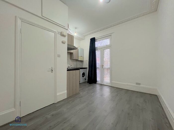 Studio To Rent In Alexandra Road, London, N8
