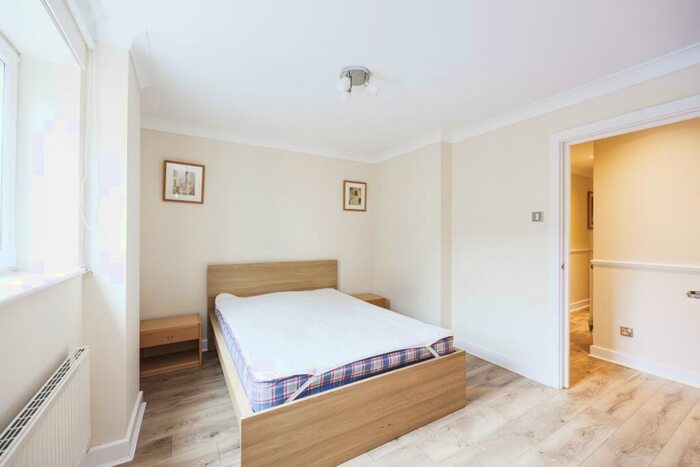 2 Bedroom Apartment To Rent In High Timber Street London, EC4V