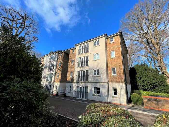 2 Bedroom Flat To Rent In Willicombe Park, Tunbridge Wells, Kent, TN2
