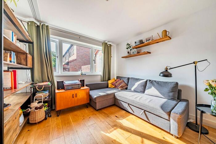 3 Bedroom Property To Rent In Gordon Close, Walthamstow, London, E17