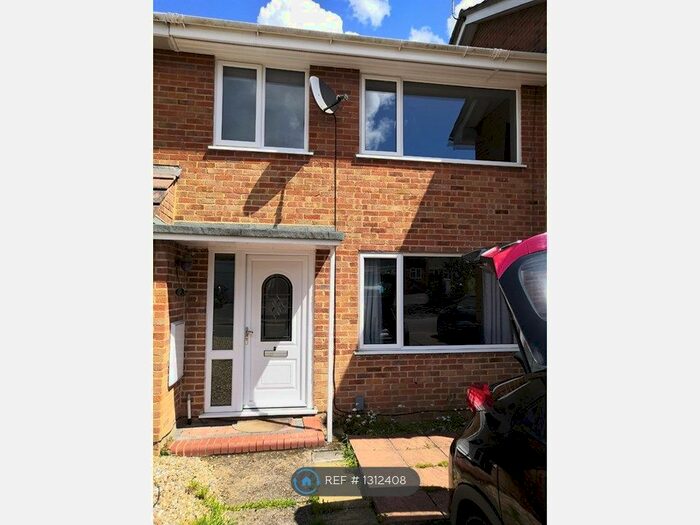 3 Bedroom Terraced House To Rent In Porter Road, Basingstoke RG22