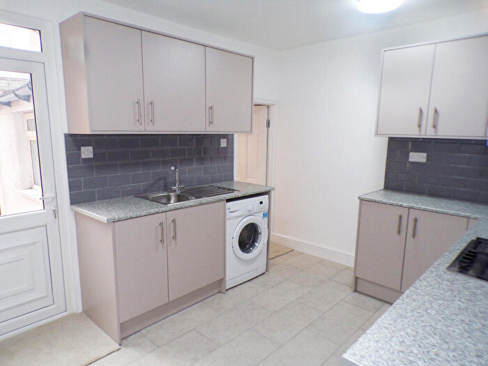 2 Bedroom Terraced House To Rent In Plaistow, London, E13