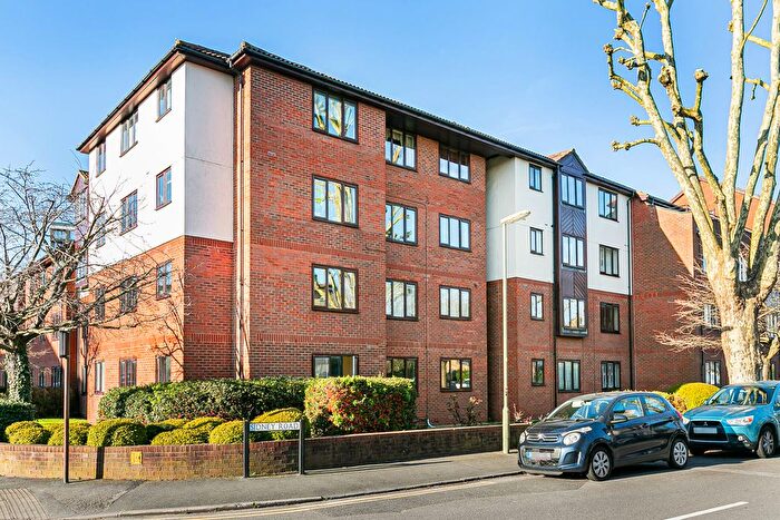 1 Bedroom Flat For Sale In Sidney Road, Staines-Upon-Thames, Surrey, TW18