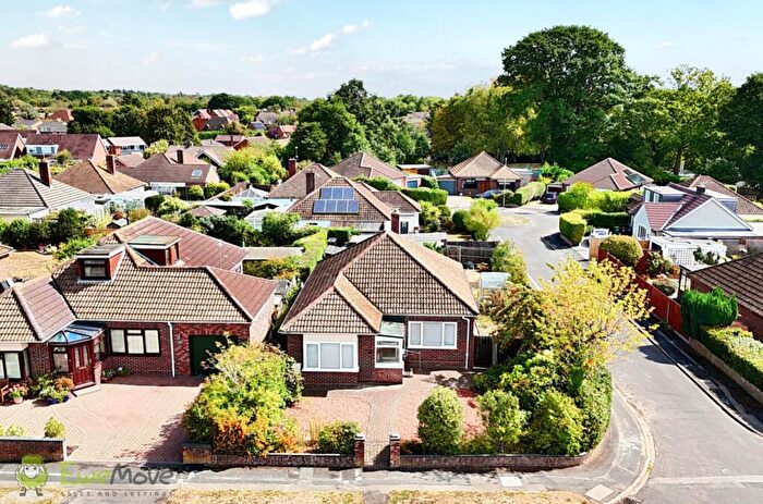 3 Bedroom Bungalow For Sale In Heath Road, Pamber Heath, Tadley, Hampshire, RG26