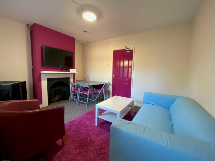 4 Bedroom House To Rent In Clyde Street, Canterbury, CT1