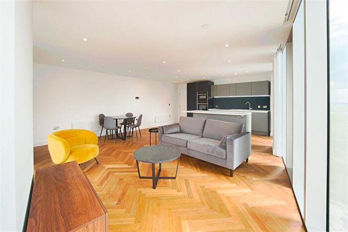 2 Bedroom Apartment To Rent In East Tower, Owen Street, M15