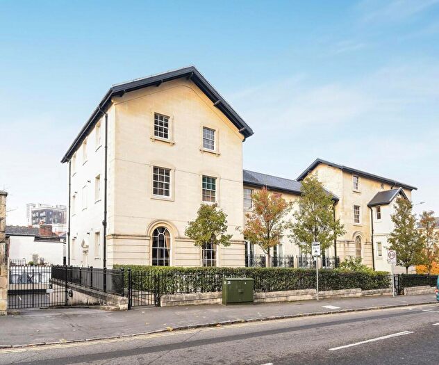 2 Bedroom Apartment To Rent In Eldon Lodge, - Kings Road, Reading, RG1