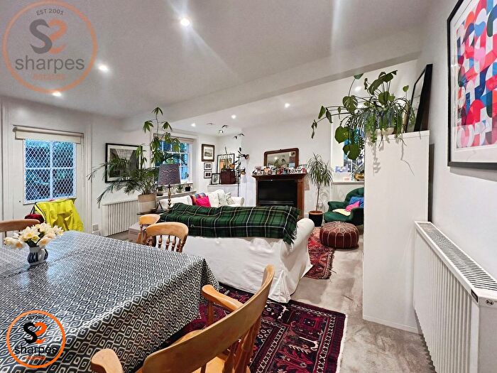 1 Bedroom Flat To Rent In Basement Flat, Rectory Grove, Clapham, London, SW4