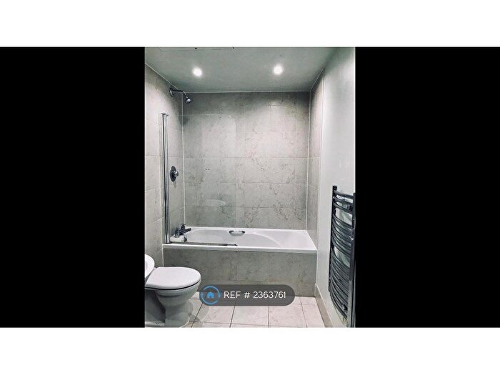 2 Bedroom Flat To Rent In Cross Green Lane, Leeds, LS9