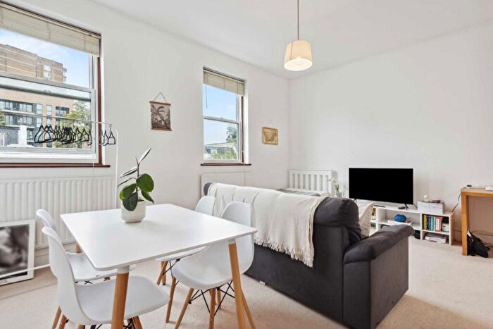 2 Bedroom Flat For Sale In Simpson Street, Battersea, SW11