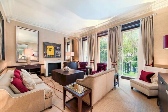 2 Bedroom Flat To Rent In Ennismore Gardens, Knightsbridge, London, SW7