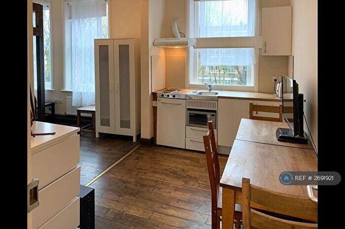 Studio To Rent In Mapesbury Lodge, London, NW2