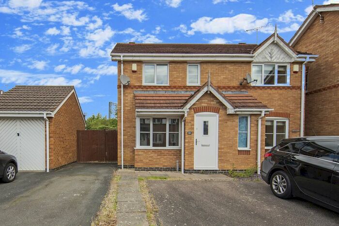 2 Bedroom Semi-Detached House For Sale In Stratfield Way, Kettering, NN15