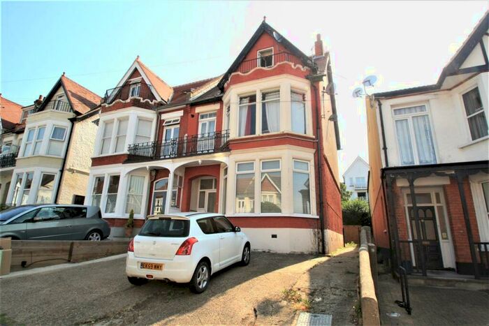 2 Bedroom Flat To Rent In Cobham Road, Westcliff-On-Sea, SS0
