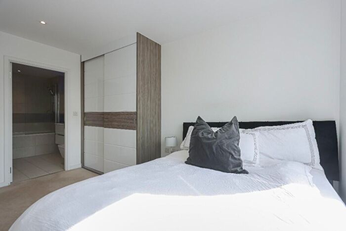 2 Bedroom Apartment To Rent In Plough Way, London, SE16