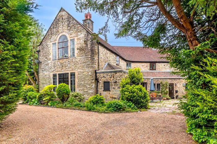 2 Bedroom Flat For Sale In Warren Gate, Warren Road, TN6