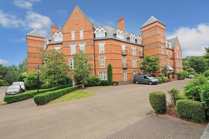 2 Bedroom Flat To Rent In Virginia Water, Surrey, GU25