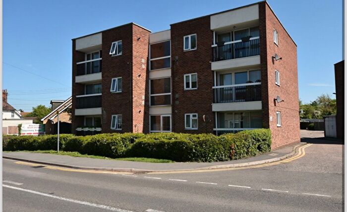 2 Bedroom Flat To Rent In The Cedars, South Woodham Ferrers, Chelmsford, Essex, CM3