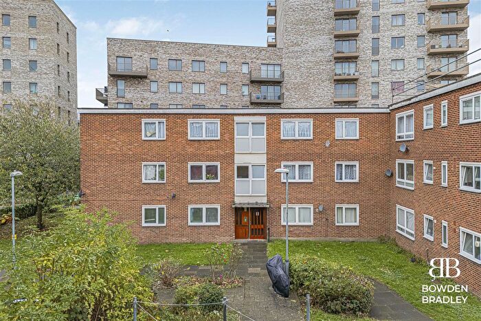 2 Bedroom Flat For Sale In The Shaftesburys, Barking, IG11