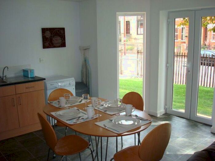 3 Bedroom Flat To Rent In Room Within Flat Spring Court, Spring Road, Ipswich, IP4