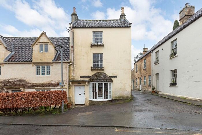 1 Bedroom End Of Terrace House To Rent In Market Place, Box, SN13