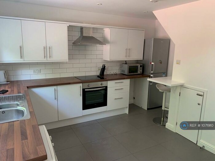 2 Bedroom End Of Terrace House To Rent In St. Catherines Close, Coventry, CV3