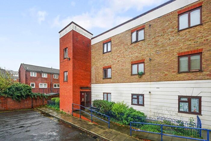 1 Bedroom Flat For Sale In Hewison Street, Bow, London, E3