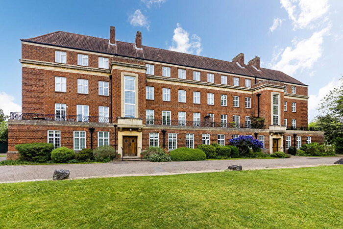 2 Bedroom Apartment For Sale In Woodstock Close, North Oxford, OX2
