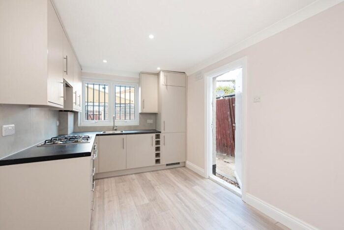 1 Bedroom Flat For Sale In High Road Leytonstone, London, E11