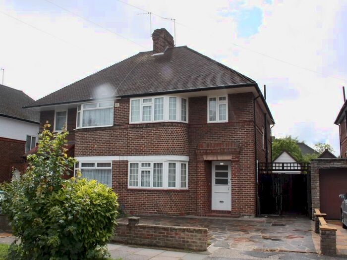 3 Bedroom Semi-Detached House To Rent In Howberry Road, Edgware, Middlesex, Uk, HA8