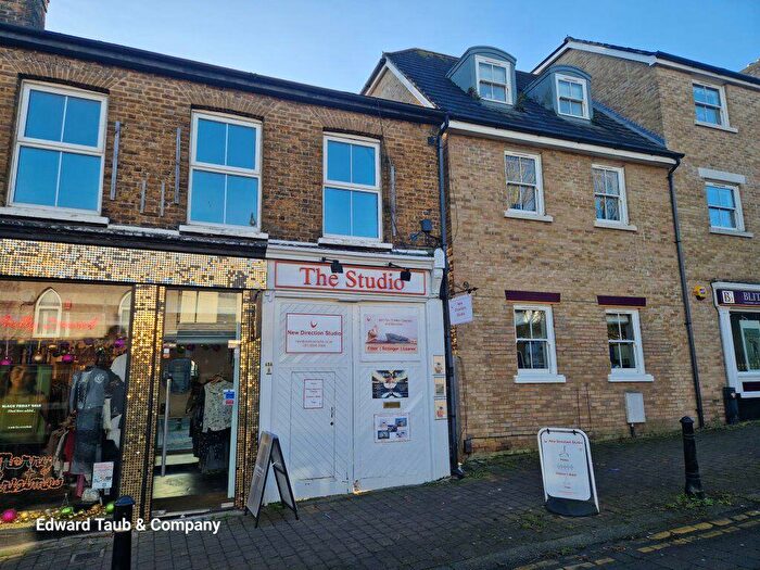 2 Bedroom Flat To Rent In Buckhurst Hill, IG9