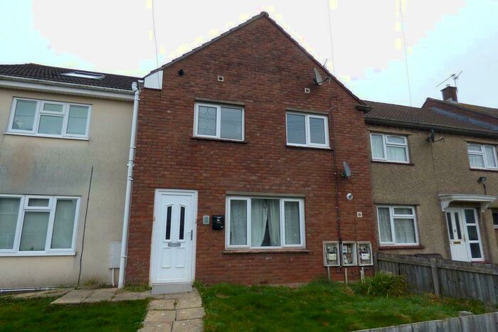 2 Bedroom Flat To Rent In Windsor Drive, Yate, Bristol, BS37
