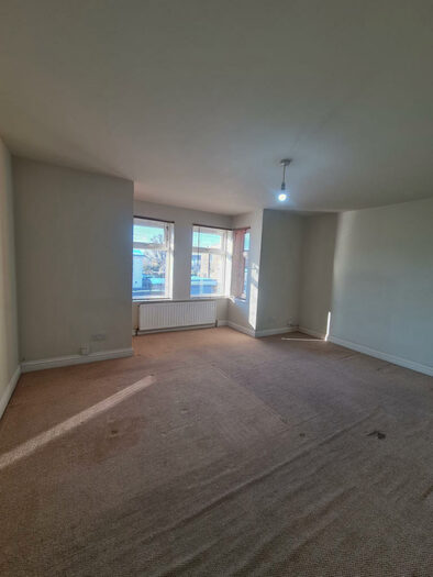 2 Bedroom Flat To Rent In Pembroke Road, London, E17