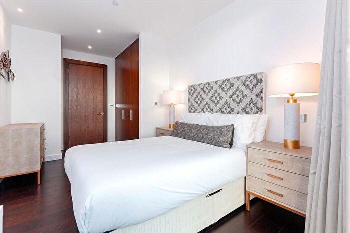 3 Bedroom Flat To Rent In Thornes House, Charles Clowes Walk, London, SW11