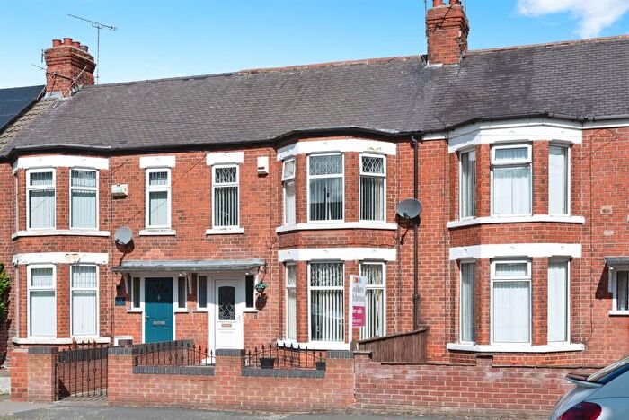 2 Bedroom Terraced House For Sale In Boothferry Road, Hull, HU4