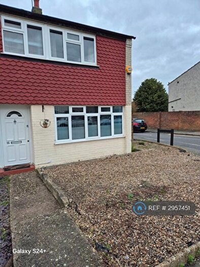 3 Bedroom End Of Terrace House To Rent In Darenth Road, Welling, DA16