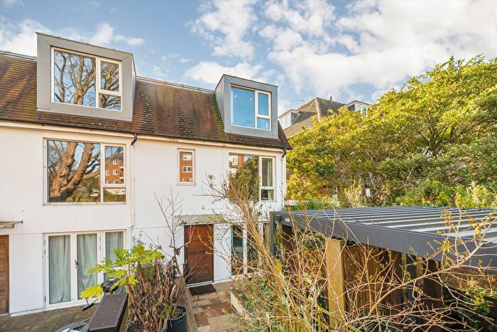 2 Bedroom Property For Sale In Augustus Road, Wimbledon, SW19