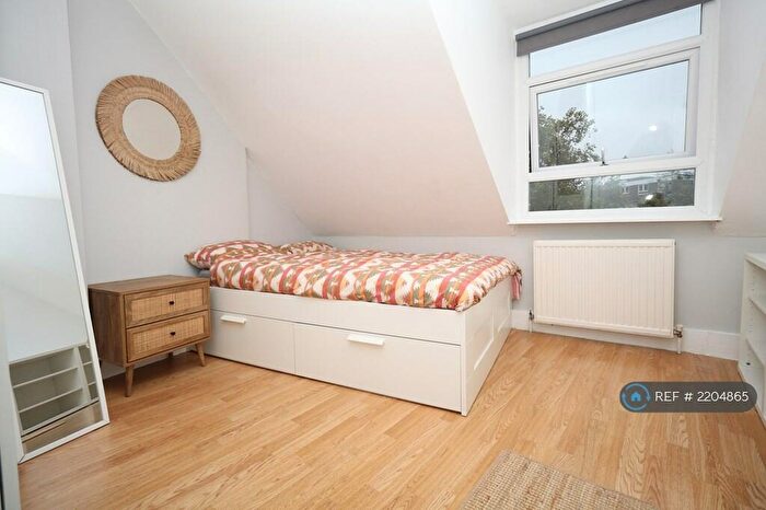 2 Bedroom Flat To Rent In Newington Green, London, N16