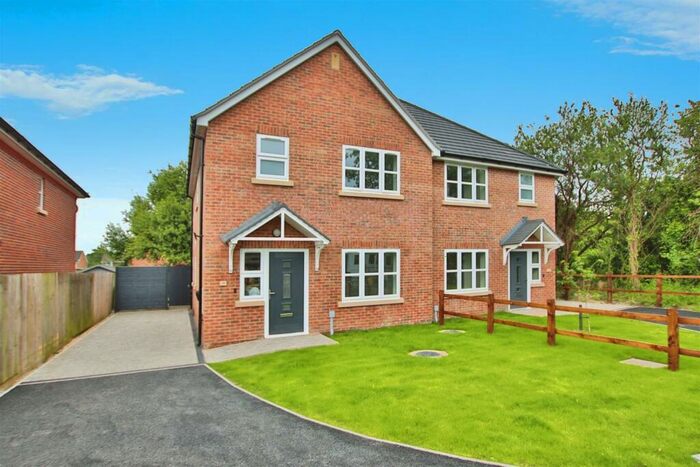 3 Bedroom Semi-Detached House To Rent In Bridge Road, Park Gate, Southampton, SO31