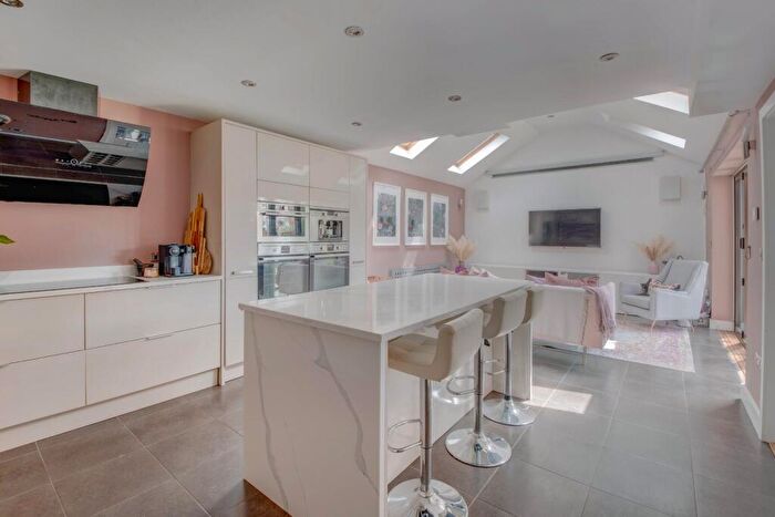 4 Bedroom Detached House For Sale In Avon Close, Bromsgrove, Worcestershire, B60
