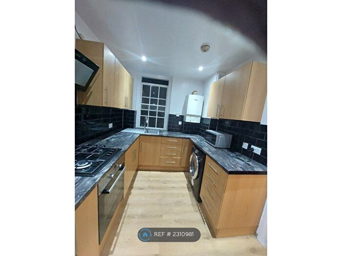 3 Bedroom Flat To Rent In Capland House, London, NW8